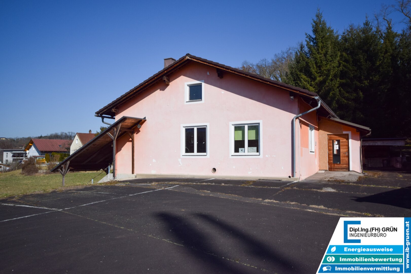 Vielseitige Gewerbeliegenschaft mit Büro & Hallenflächen auf 2.950 m²