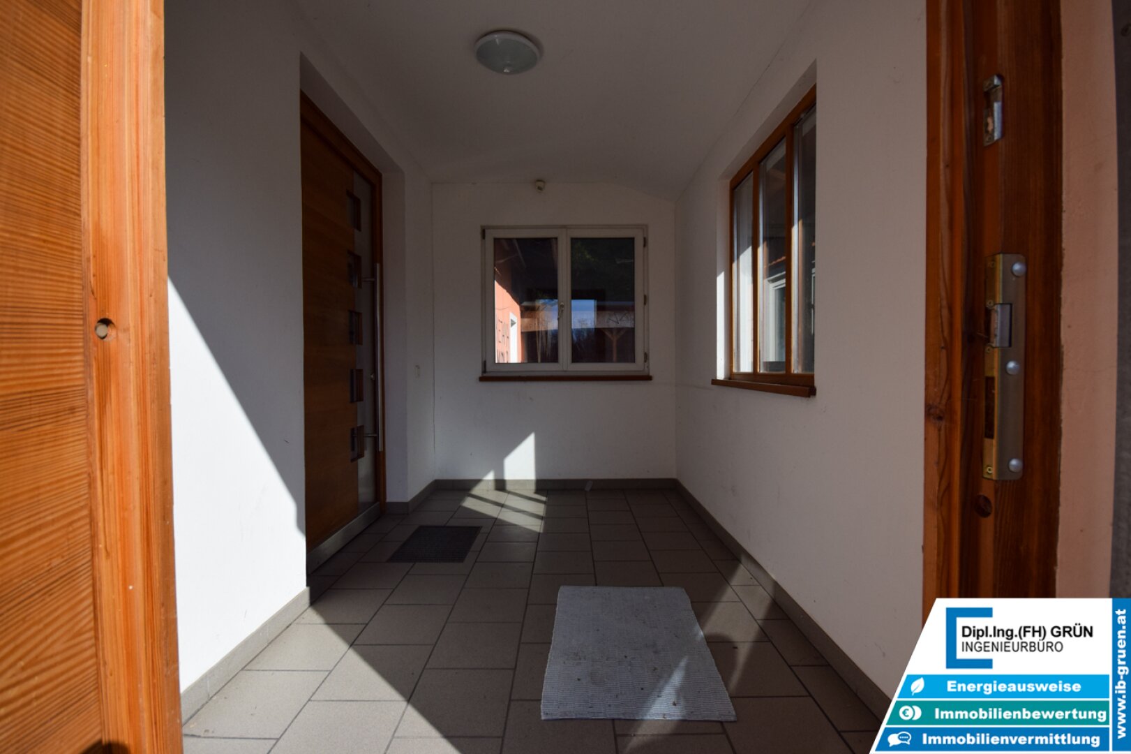 Vielseitige Gewerbeliegenschaft mit Büro & Hallenflächen auf 2.950 m²