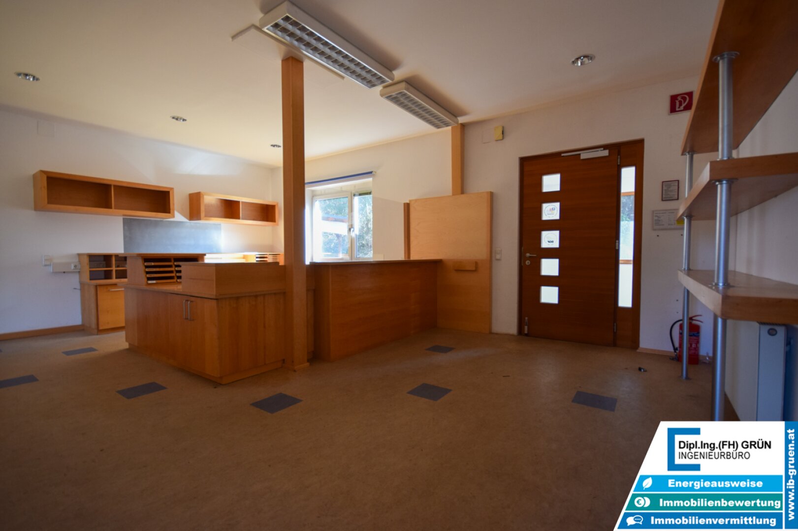 Vielseitige Gewerbeliegenschaft mit Büro & Hallenflächen auf 2.950 m²
