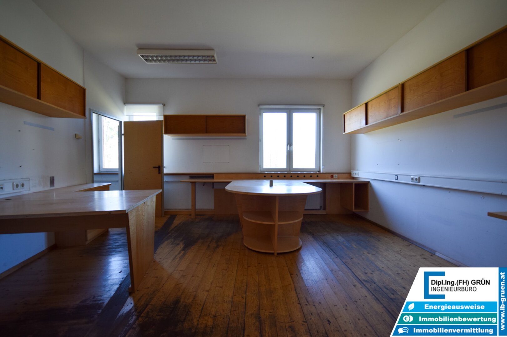 Vielseitige Gewerbeliegenschaft mit Büro & Hallenflächen auf 2.950 m²