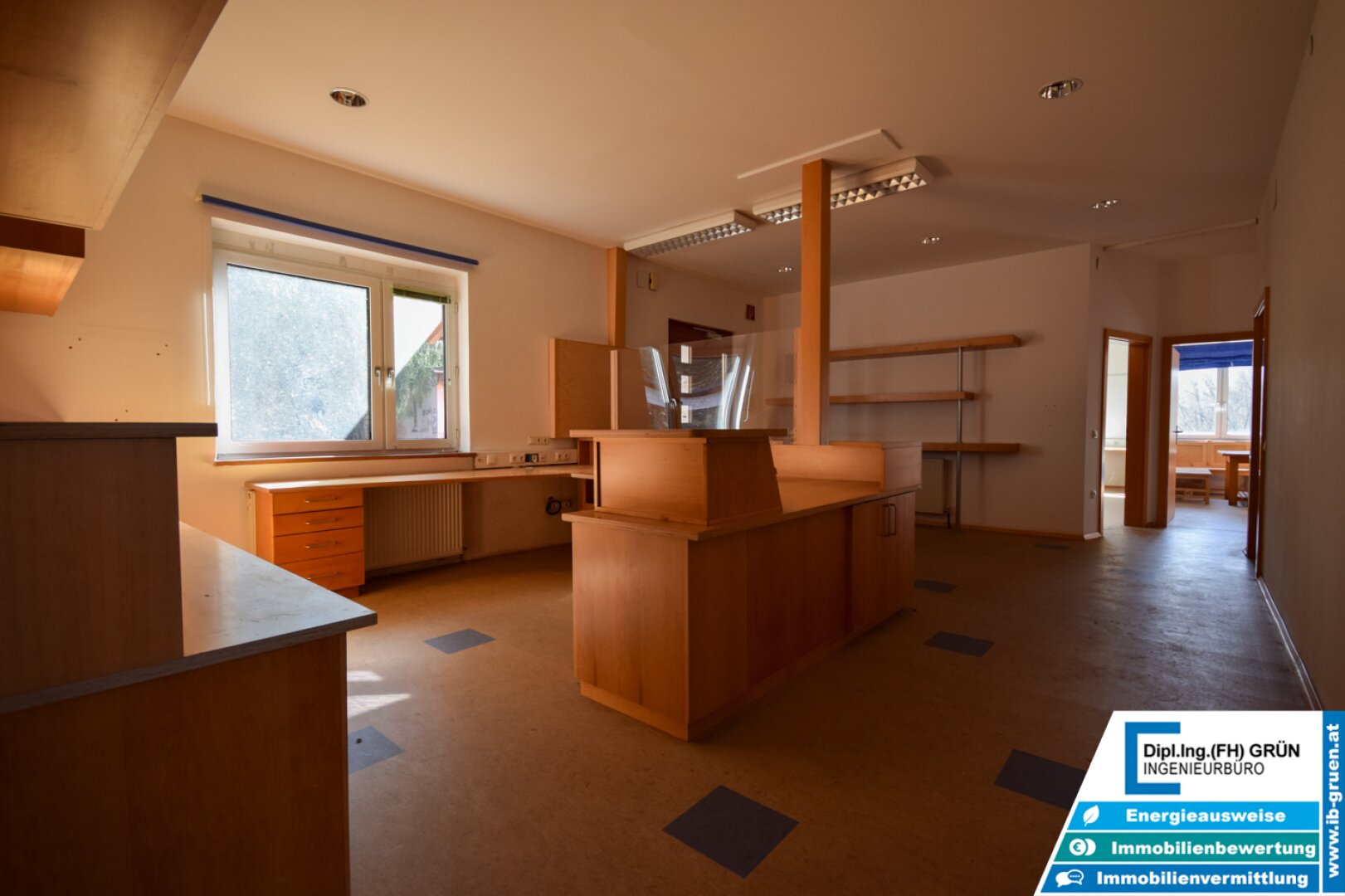 Vielseitige Gewerbeliegenschaft mit Büro & Hallenflächen auf 2.950 m²