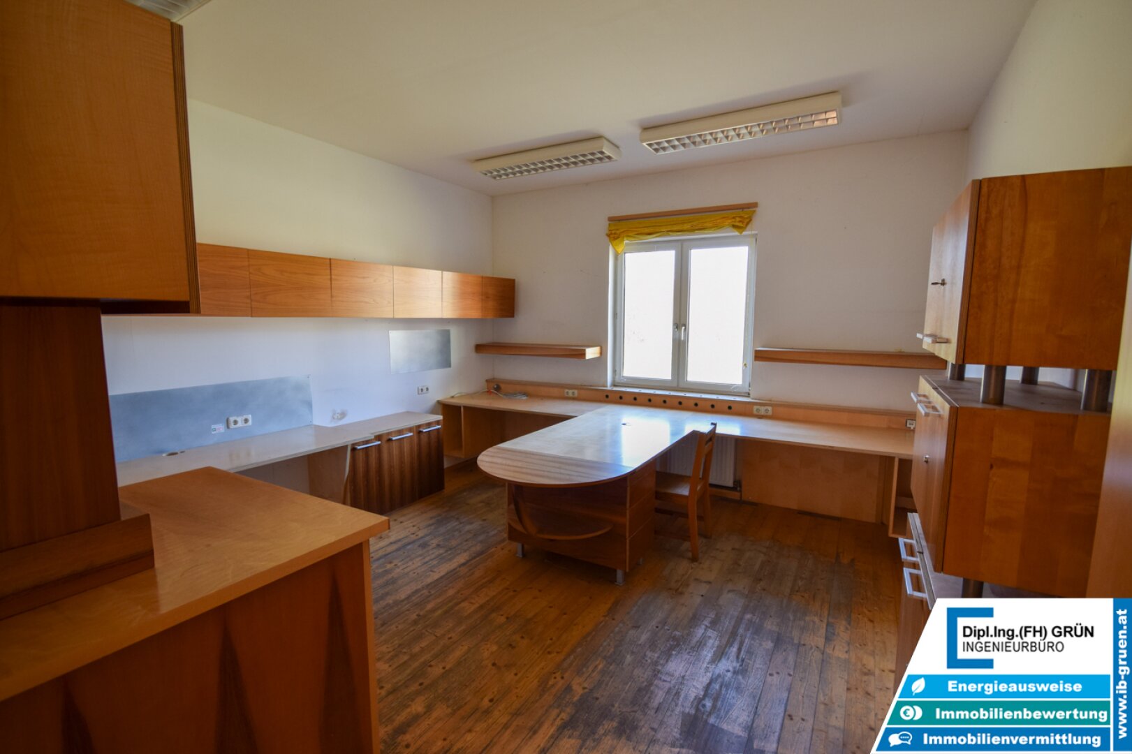 Vielseitige Gewerbeliegenschaft mit Büro & Hallenflächen auf 2.950 m²