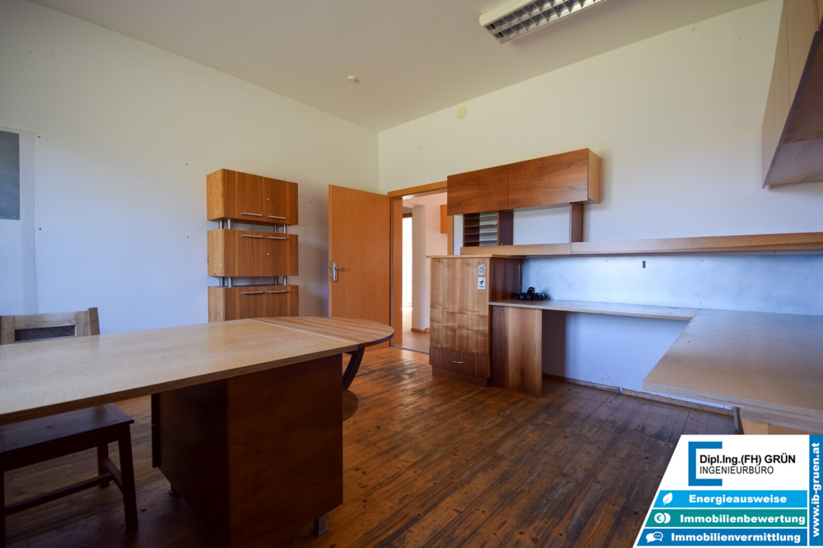 Vielseitige Gewerbeliegenschaft mit Büro & Hallenflächen auf 2.950 m²