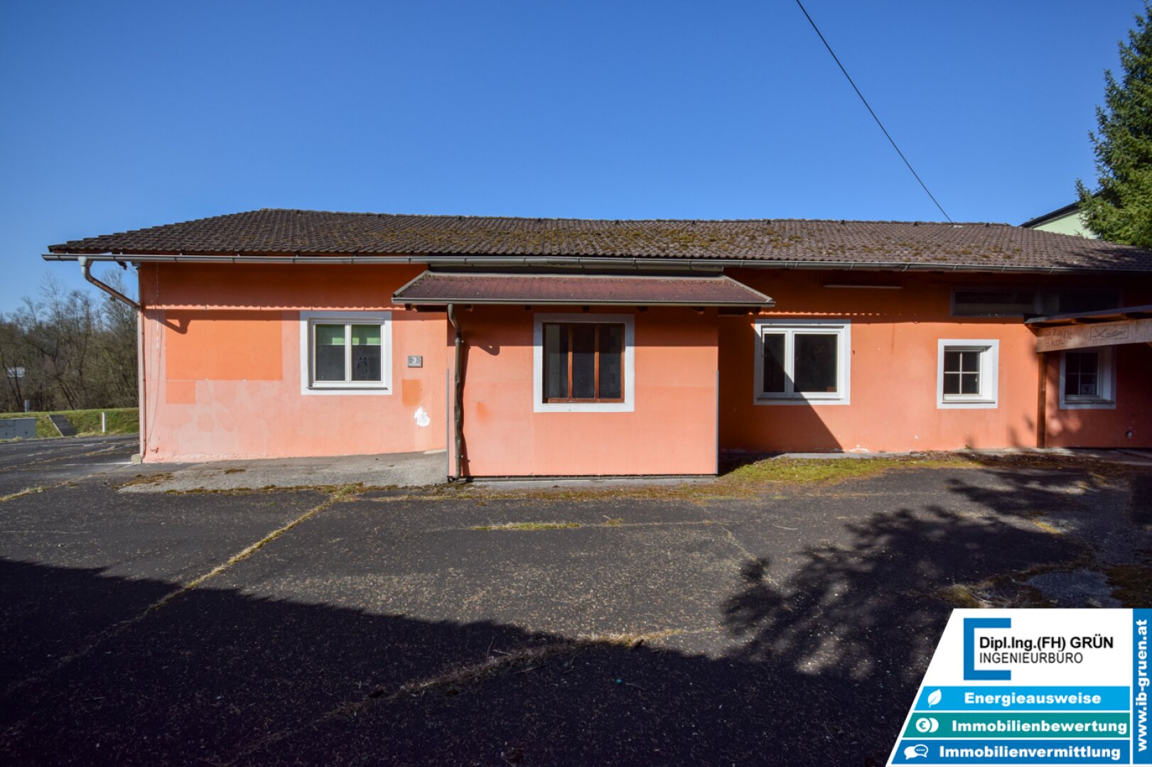 Vielseitige Gewerbeliegenschaft mit Büro & Hallenflächen auf 2.950 m²