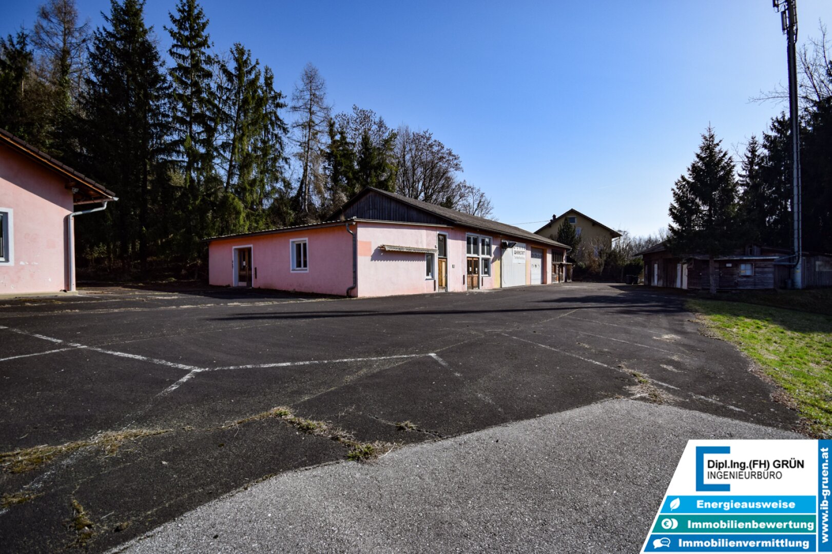 Vielseitige Gewerbeliegenschaft mit Büro & Hallenflächen auf 2.950 m²