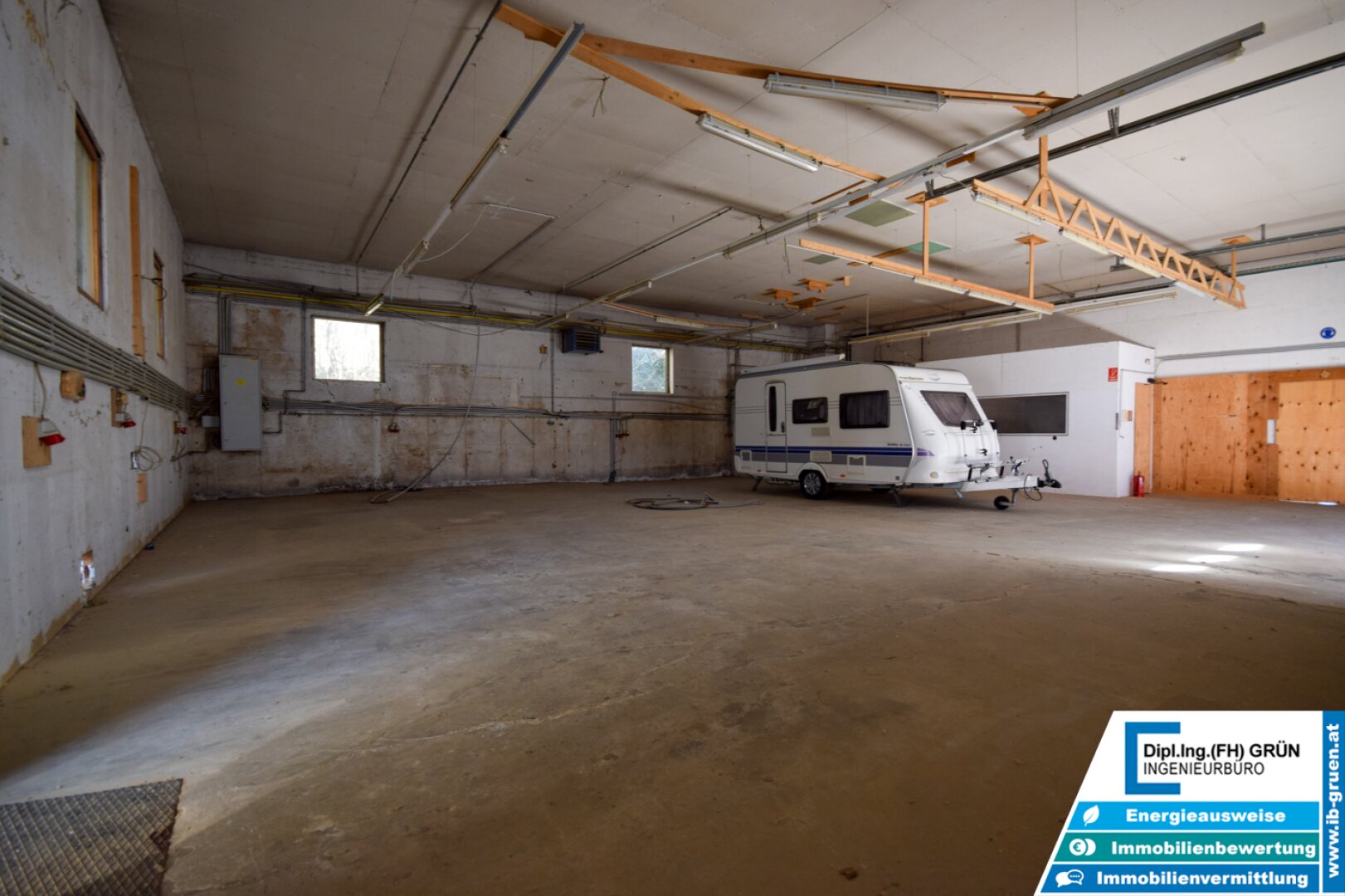 Vielseitige Gewerbeliegenschaft mit Büro & Hallenflächen auf 2.950 m²