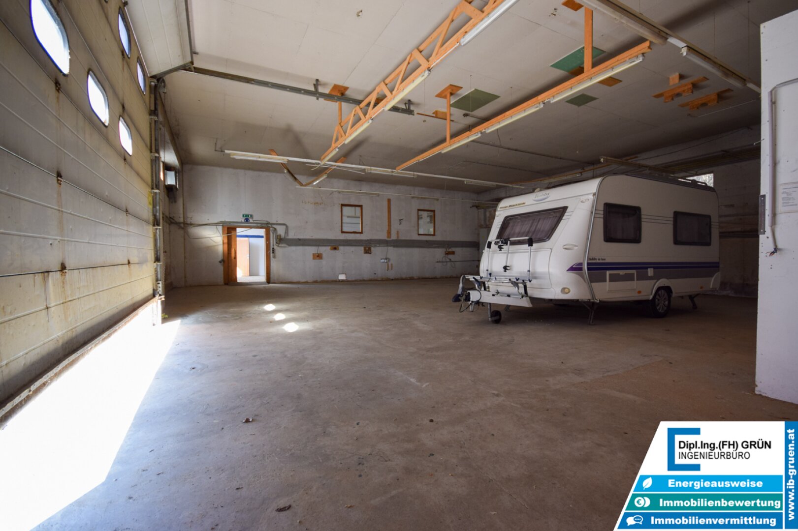 Vielseitige Gewerbeliegenschaft mit Büro & Hallenflächen auf 2.950 m²