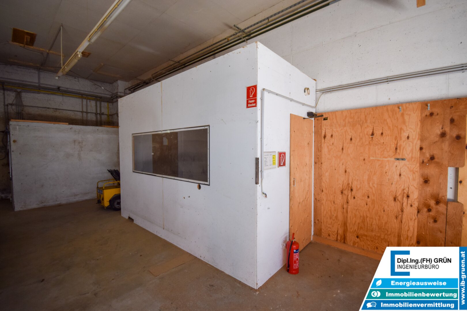 Vielseitige Gewerbeliegenschaft mit Büro & Hallenflächen auf 2.950 m²