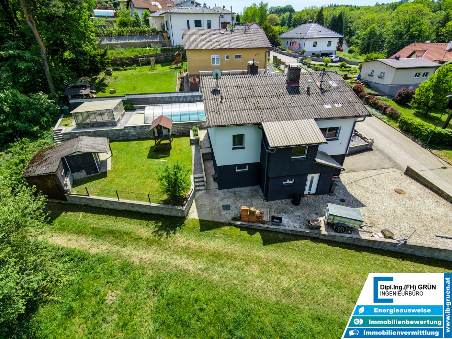 Wohnen in Ruhelage am Waldrand – modernisiertes Haus mit Pool & Grünblick