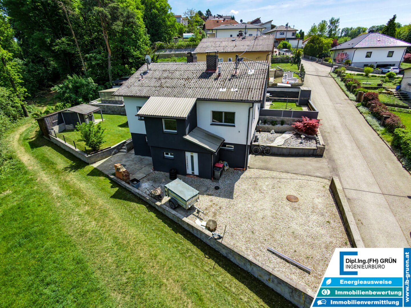 Wohnen in Ruhelage am Waldrand – modernisiertes Haus mit Pool & Grünblick