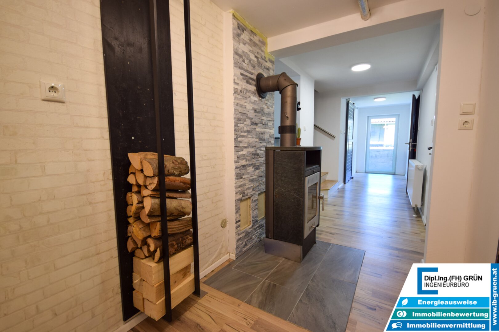 Wohnen in Ruhelage am Waldrand – modernisiertes Haus mit Pool & Grünblick