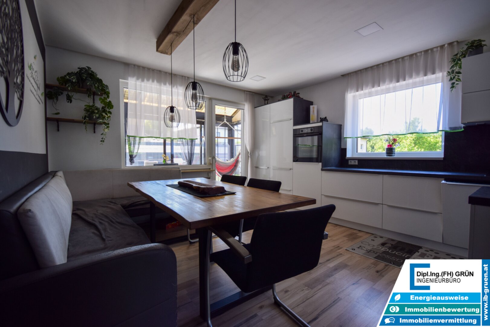 Wohnen in Ruhelage am Waldrand – modernisiertes Haus mit Pool & Grünblick
