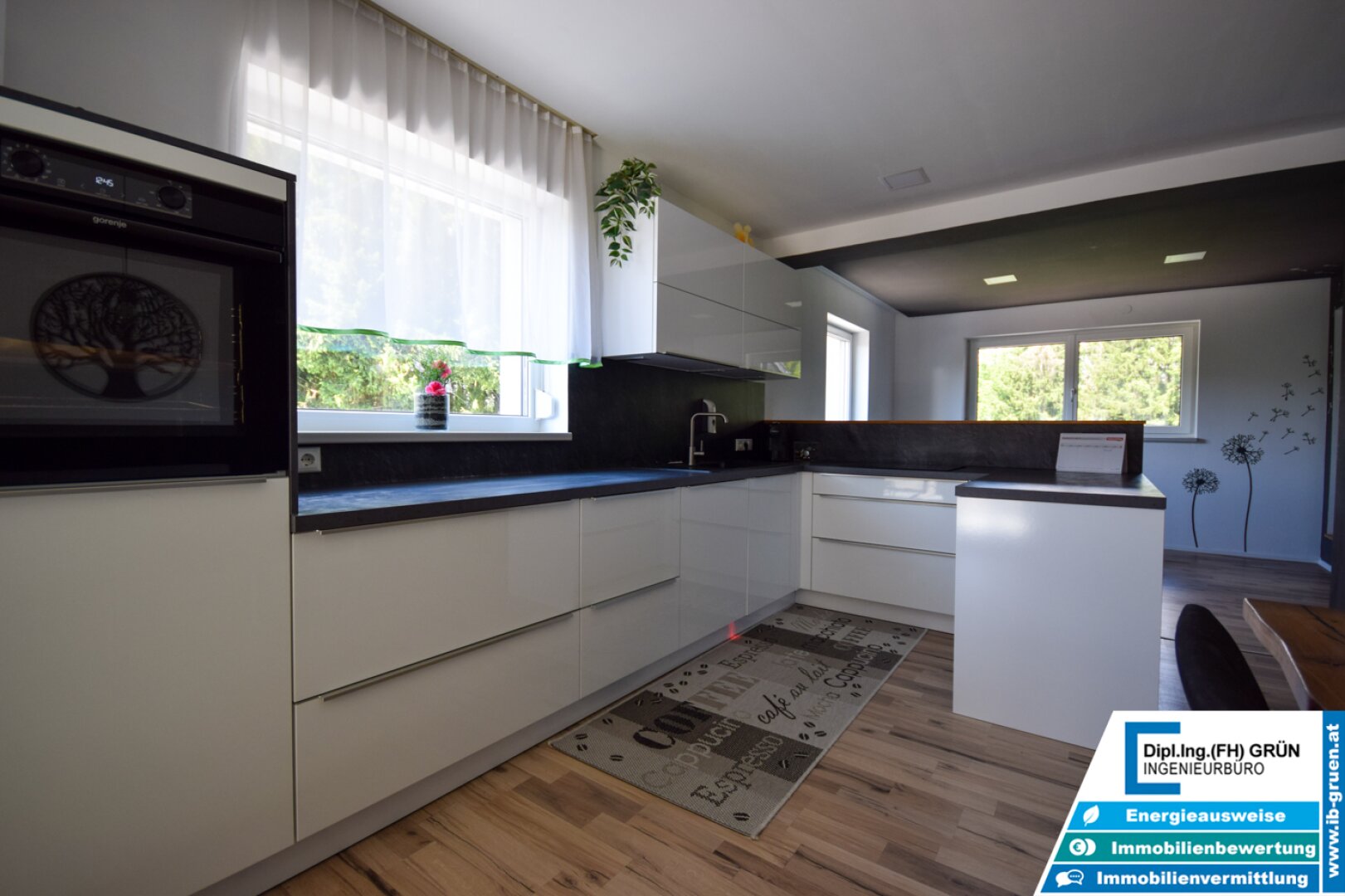 Wohnen in Ruhelage am Waldrand – modernisiertes Haus mit Pool & Grünblick