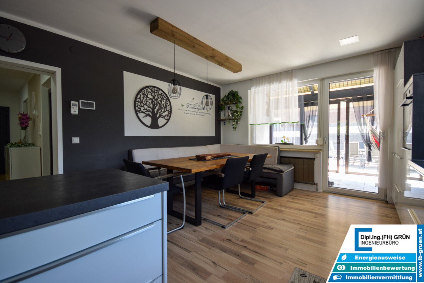 Wohnen in Ruhelage am Waldrand – modernisiertes Haus mit Pool & Grünblick