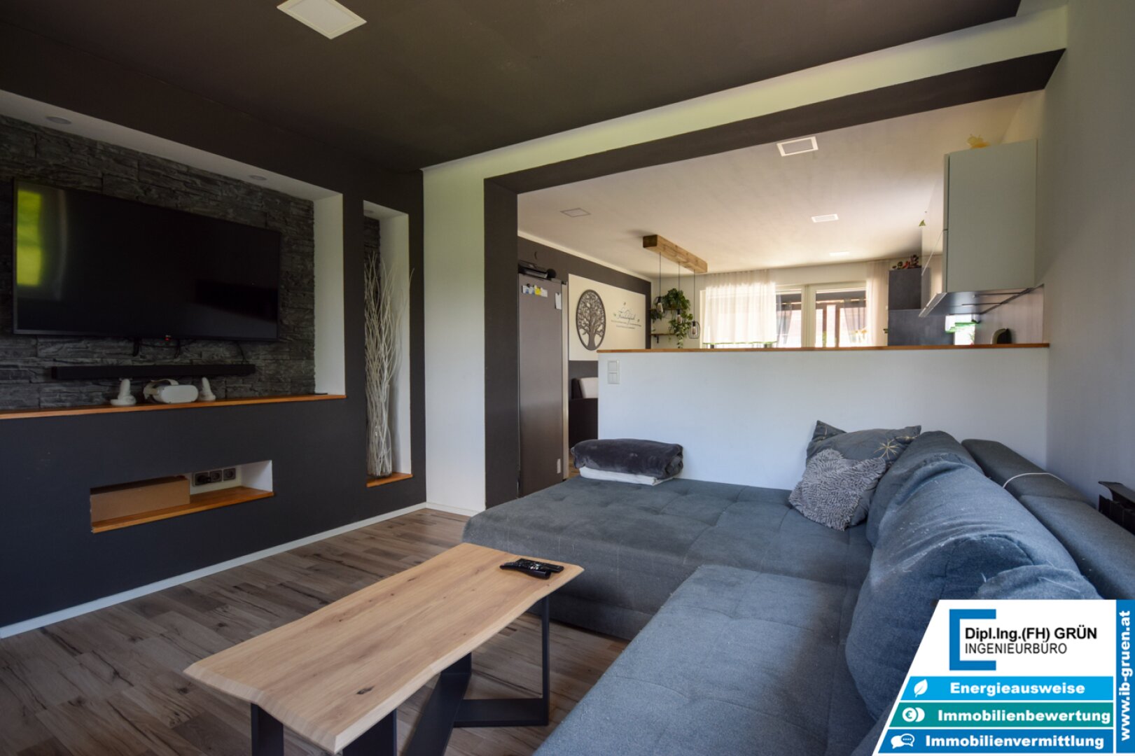 Wohnen in Ruhelage am Waldrand – modernisiertes Haus mit Pool & Grünblick