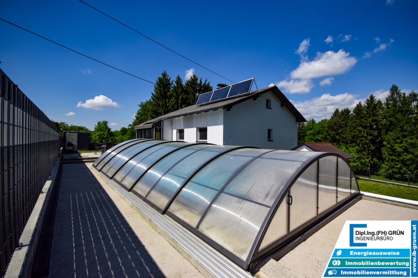 Wohnen in Ruhelage am Waldrand – modernisiertes Haus mit Pool & Grünblick