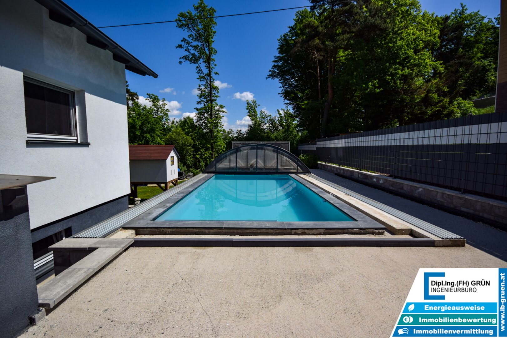 Wohnen in Ruhelage am Waldrand – modernisiertes Haus mit Pool & Grünblick