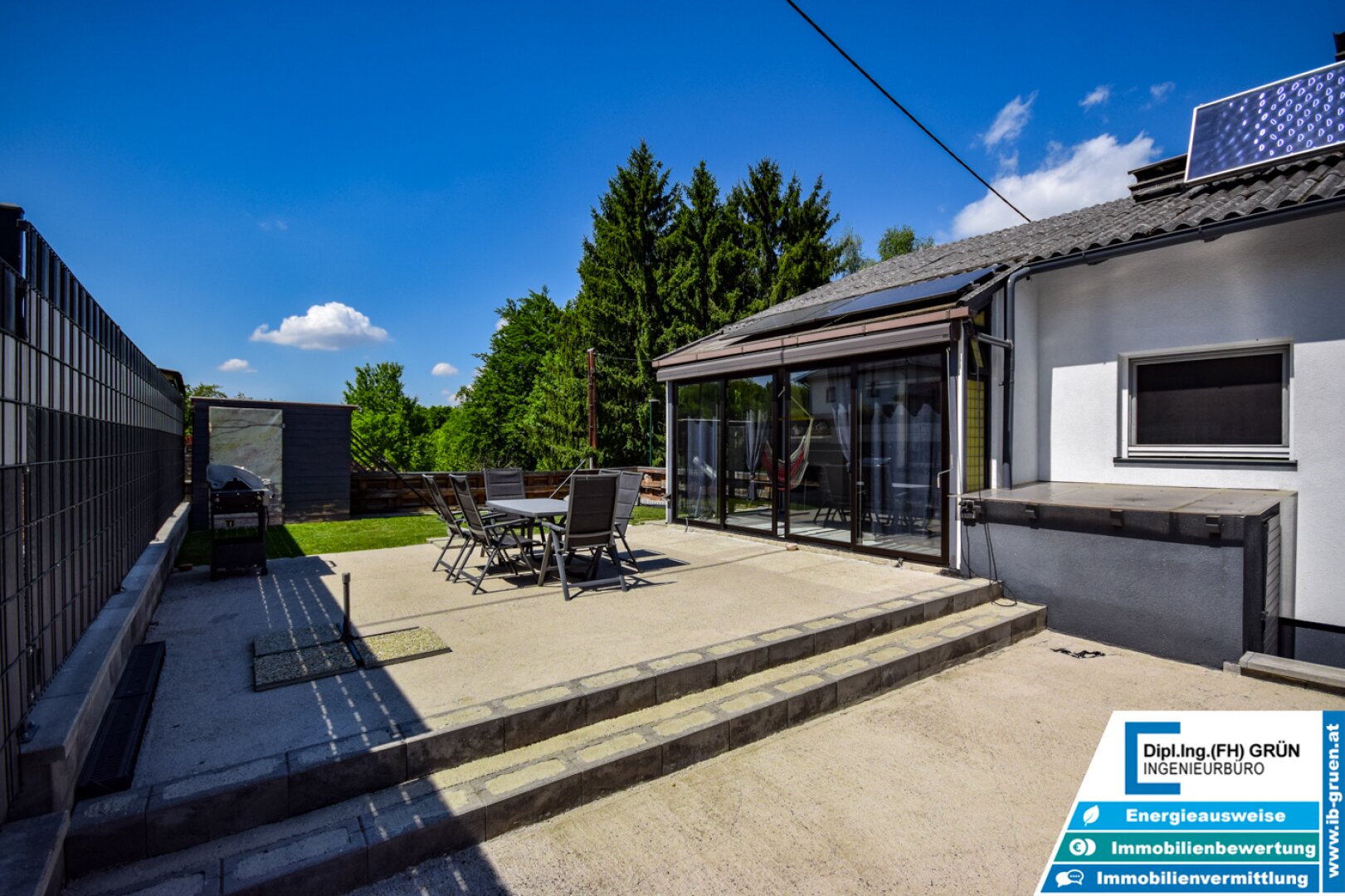 Wohnen in Ruhelage am Waldrand – modernisiertes Haus mit Pool & Grünblick