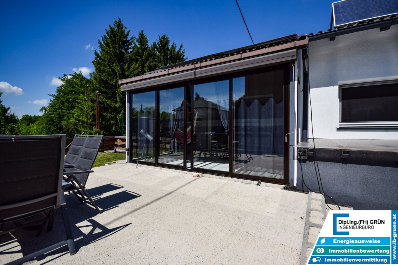 Wohnen in Ruhelage am Waldrand – modernisiertes Haus mit Pool & Grünblick