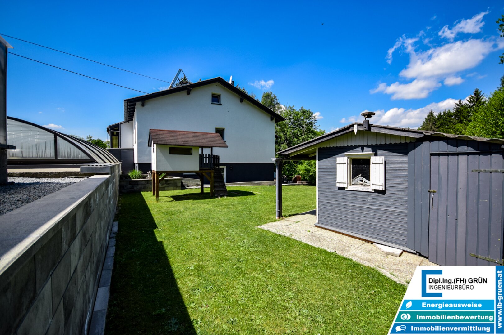 Wohnen in Ruhelage am Waldrand – modernisiertes Haus mit Pool & Grünblick
