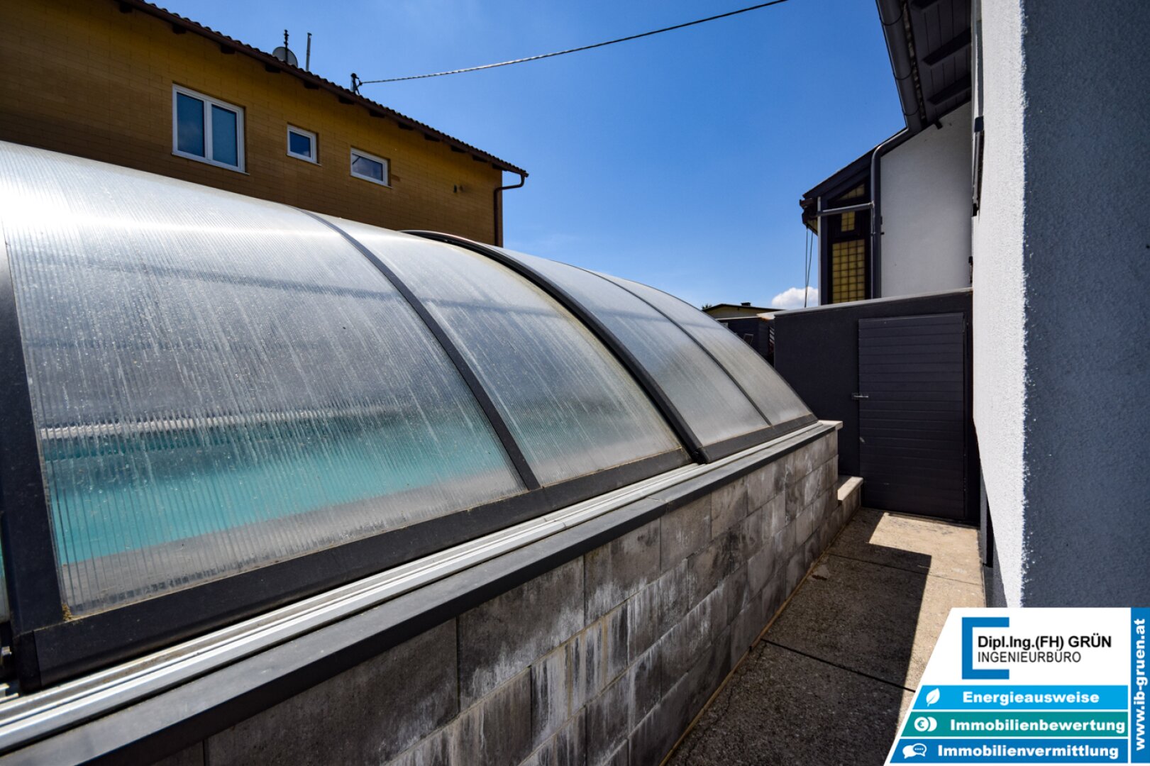 Wohnen in Ruhelage am Waldrand – modernisiertes Haus mit Pool & Grünblick