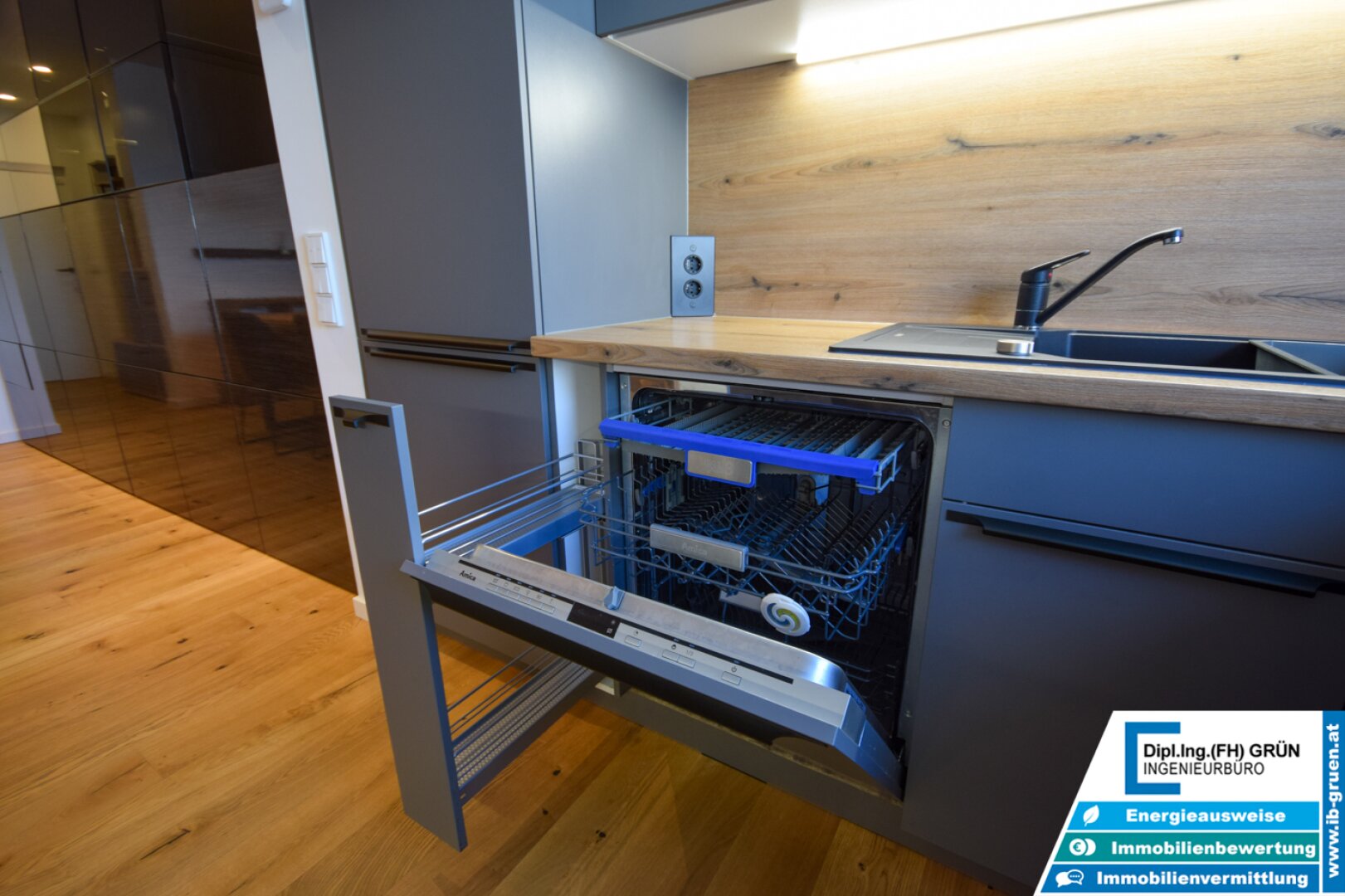 TOP-Lage! Hochwertig kernsanierte 3-Zimmer-Wohnung mit Smart Home, Garage & Balkon