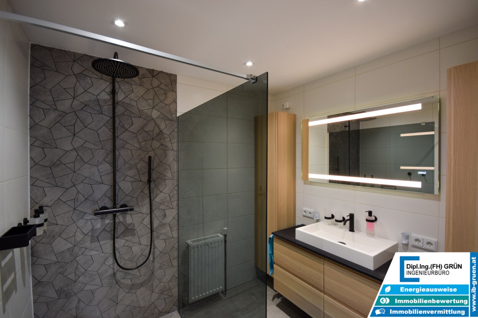 TOP-Lage! Hochwertig kernsanierte 3-Zimmer-Wohnung mit Smart Home, Garage & Balkon
