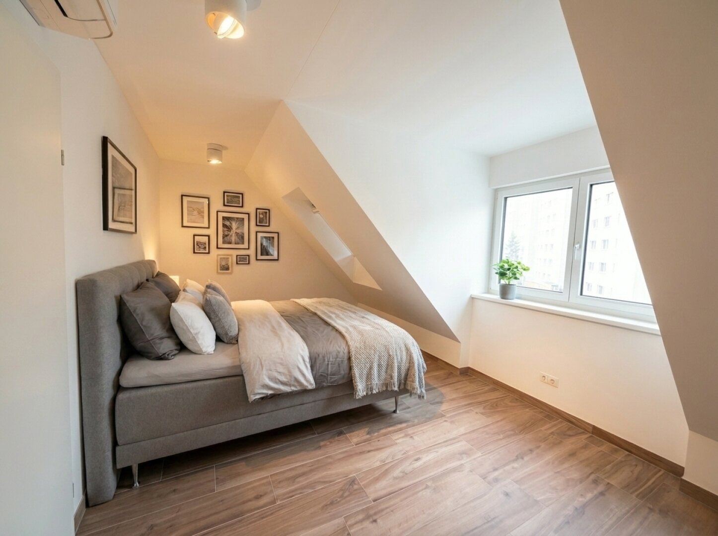Moderne Doppelhaushälfte in Grünruhelage - 4 Zimmer, 2 Bäder, Garten, Terrasse, Stellplatz
