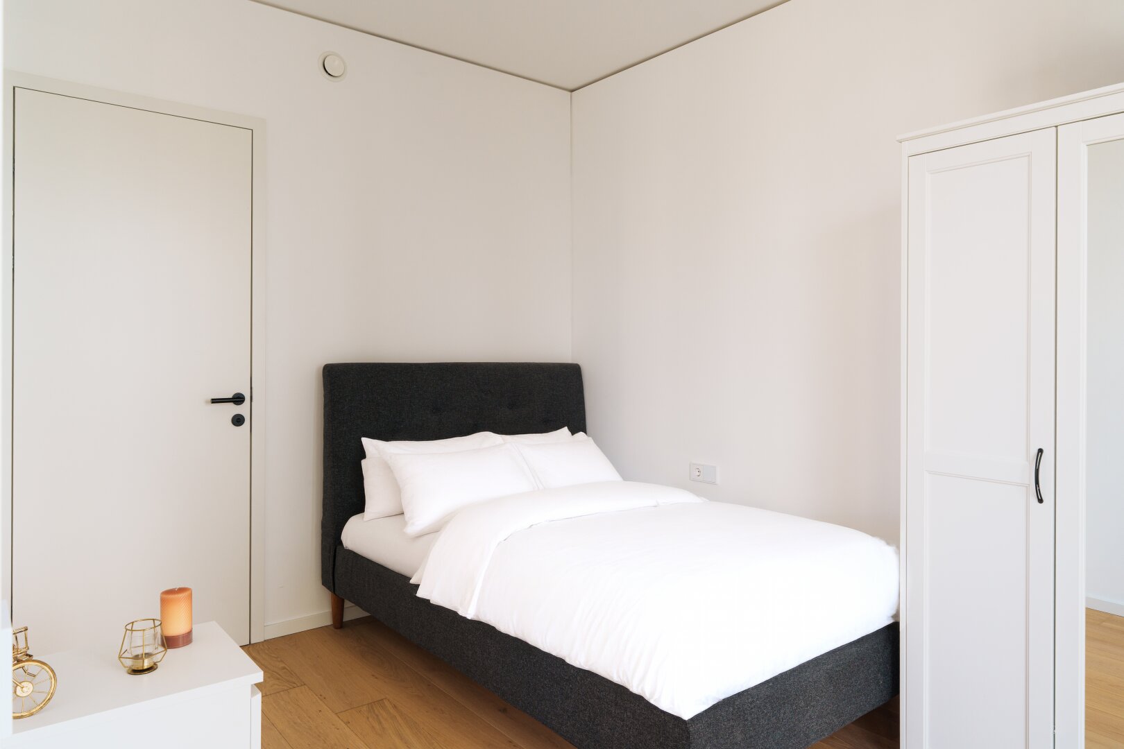 DANUBEFLATS I 15. Etage I 2-Zimmer Wohnung möbliert I Ausblick Kahlenberg I Pool und SPA
