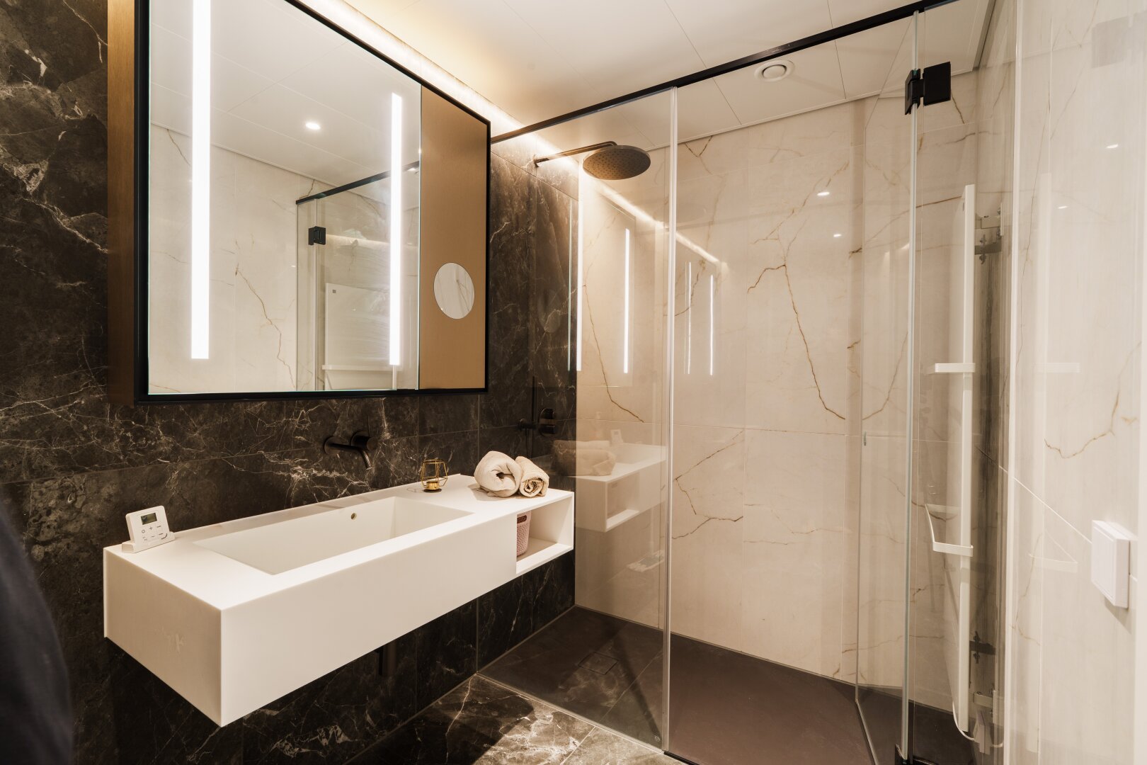 DANUBEFLATS I 15. Etage I 2-Zimmer Wohnung möbliert I Ausblick Kahlenberg I Pool und SPA