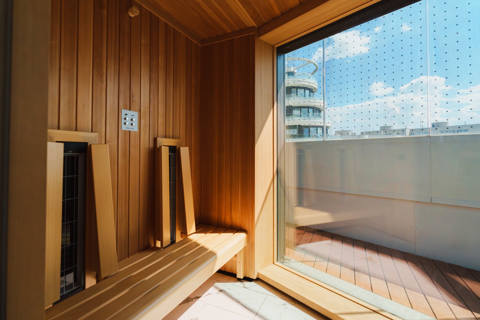 DANUBEFLATS I 15. Etage I 2-Zimmer Wohnung möbliert I Ausblick Kahlenberg I Pool und SPA