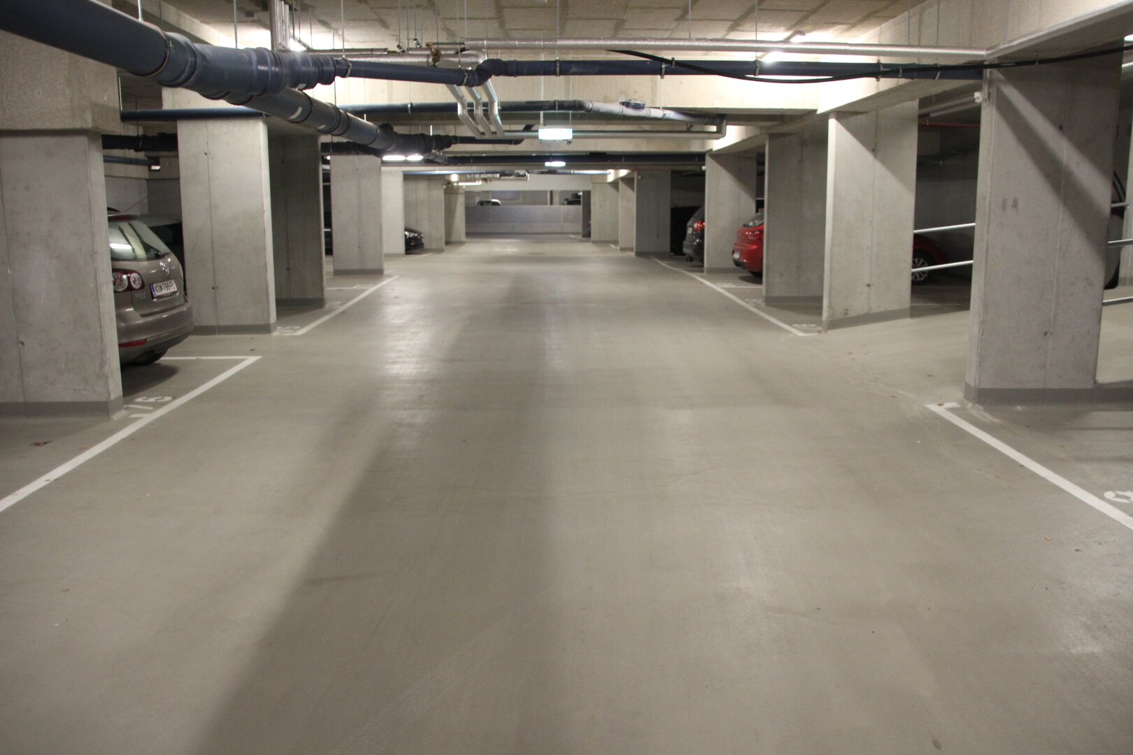 XXXL TIEFGARAGENSTELLPLATZ, 400cm BREITE, PROVISIONSFREI, ZENTRUM KORNEUBURG!!