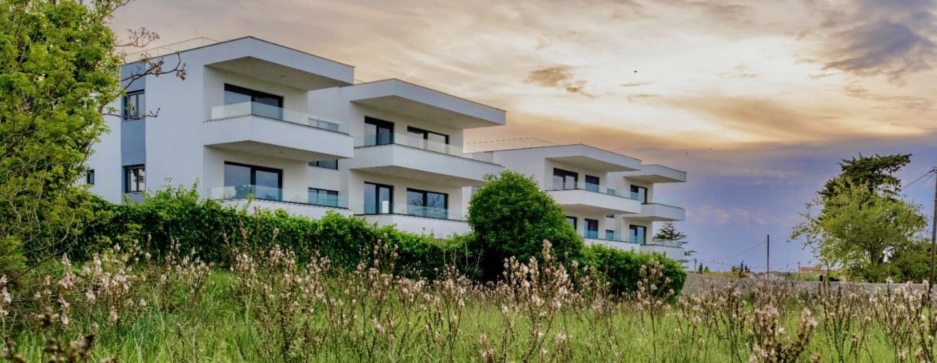 Luxuriöse, voll ausgestattete 4-Zimmer-Apartments/Terrasse/Garten/TG-Platz und Privatpool!