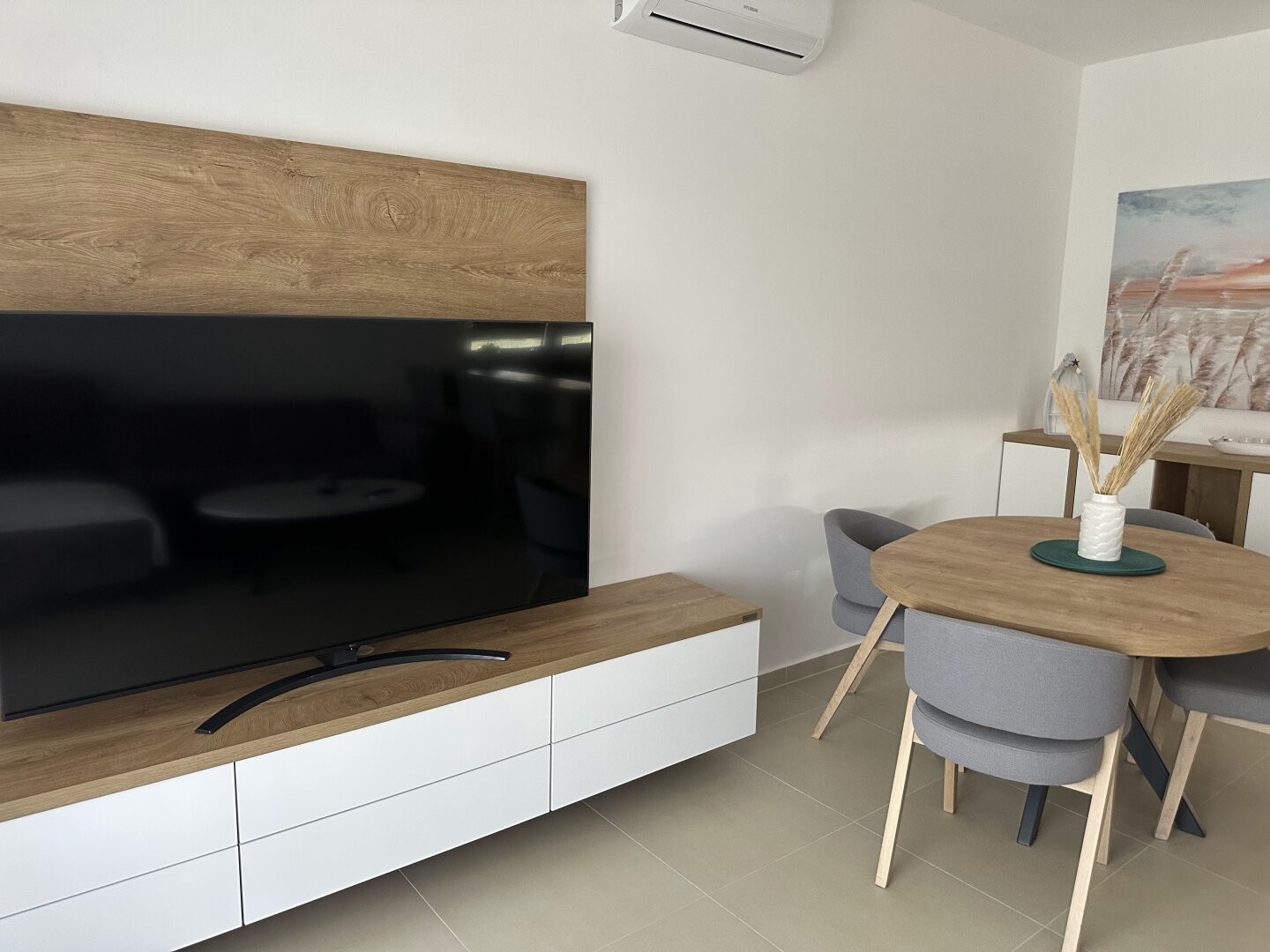 Luxuriöse, voll ausgestattete 4-Zimmer-Apartments/Terrasse/Garten/TG-Platz und Privatpool!