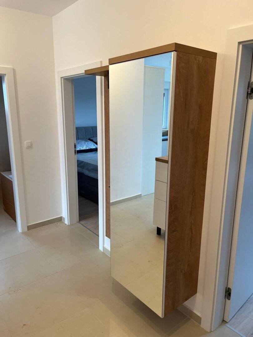 Luxuriöse, voll ausgestattete 4-Zimmer-Apartments/Terrasse/Garten/TG-Platz und Privatpool!