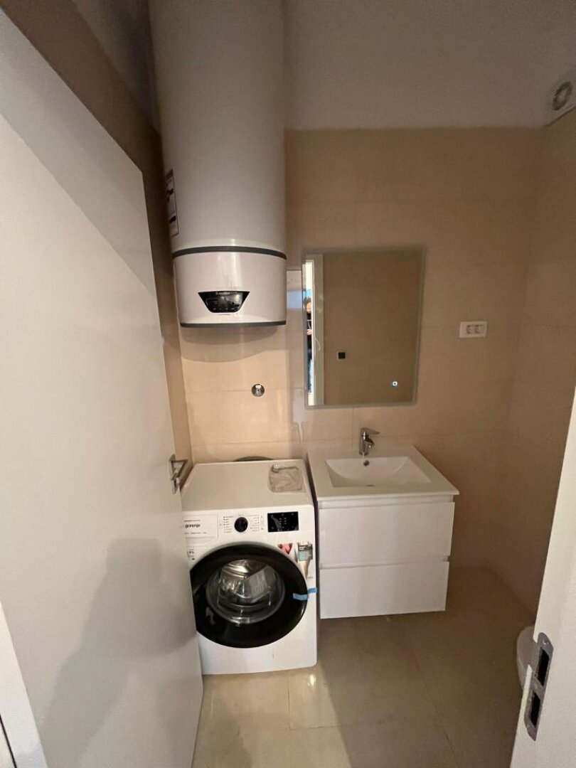 Luxuriöse, voll ausgestattete 4-Zimmer-Apartments/Terrasse/Garten/TG-Platz und Privatpool!