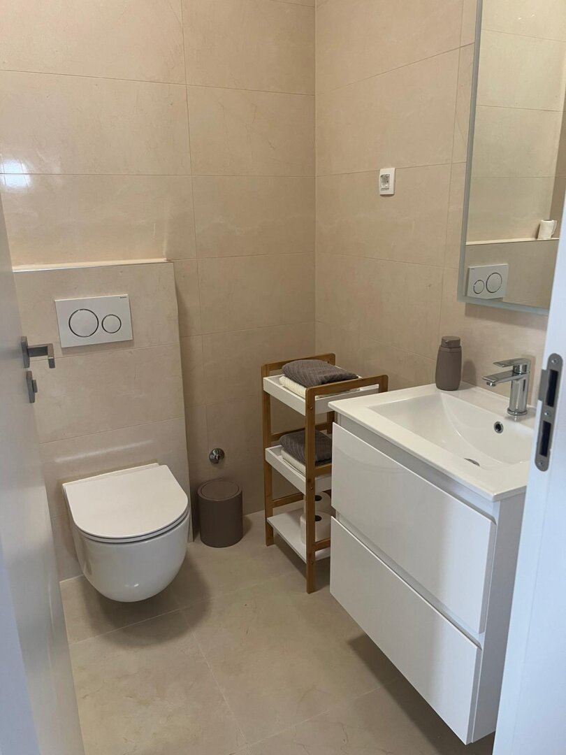 Luxuriöse, voll ausgestattete 4-Zimmer-Apartments/Terrasse/Garten/TG-Platz und Privatpool!