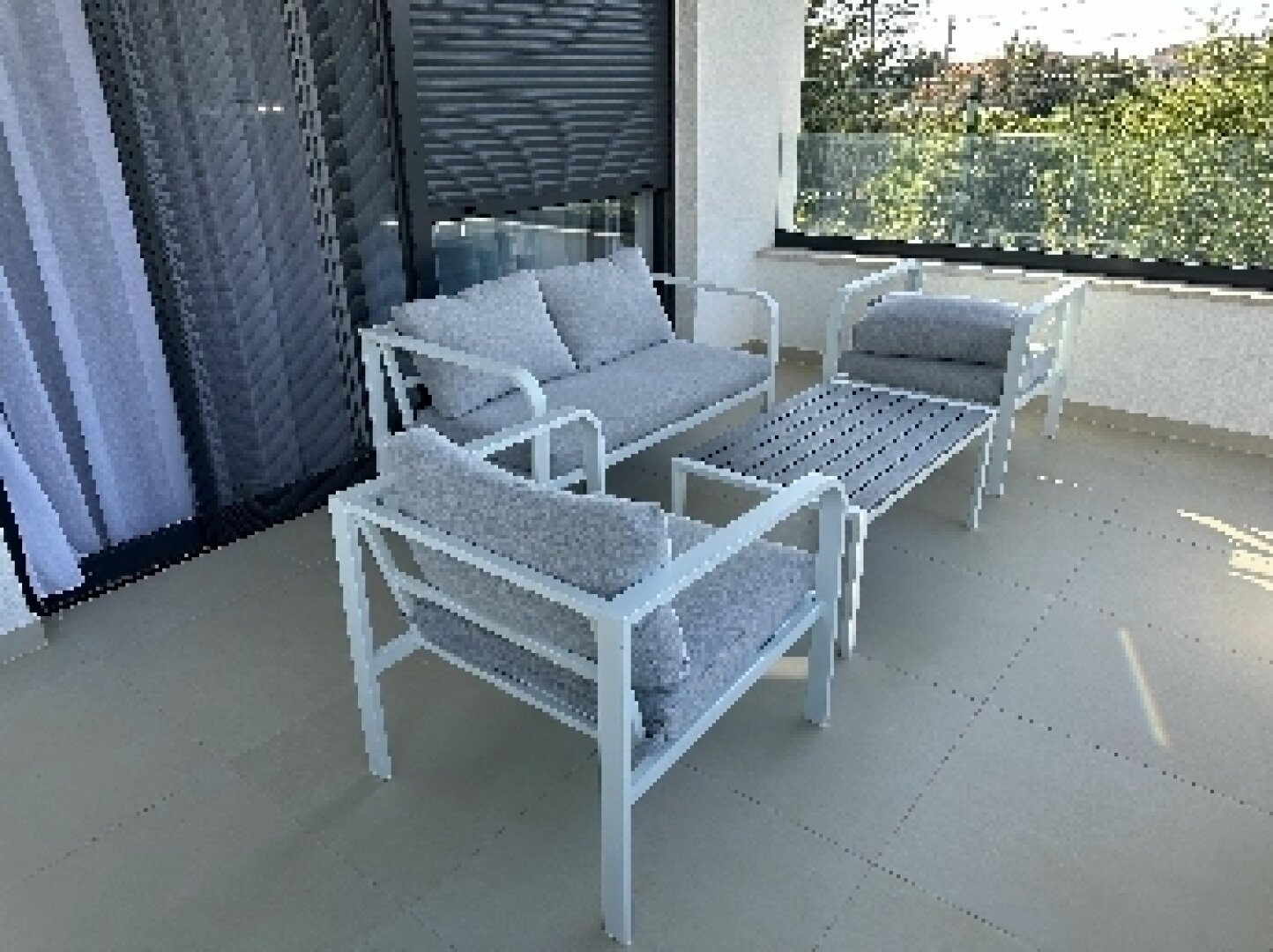 Luxuriöse, voll ausgestattete 4-Zimmer-Apartments/Terrasse/Garten/TG-Platz und Privatpool!