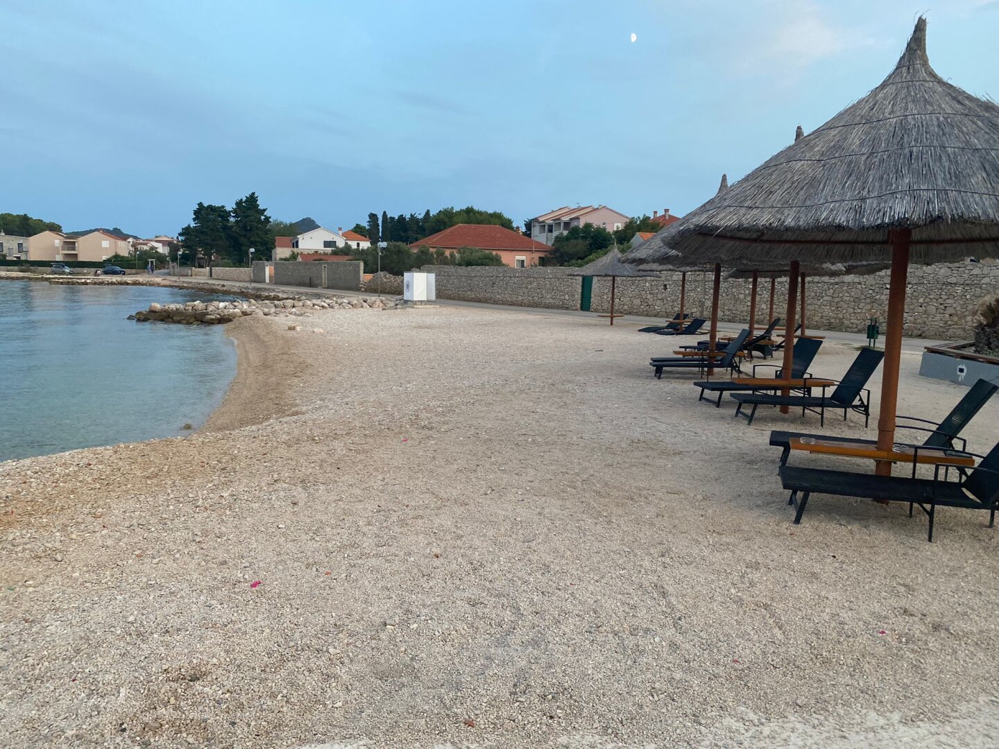 Luxuriöse, voll ausgestattete 4-Zimmer-Apartments/Terrasse/Garten/TG-Platz und Privatpool!