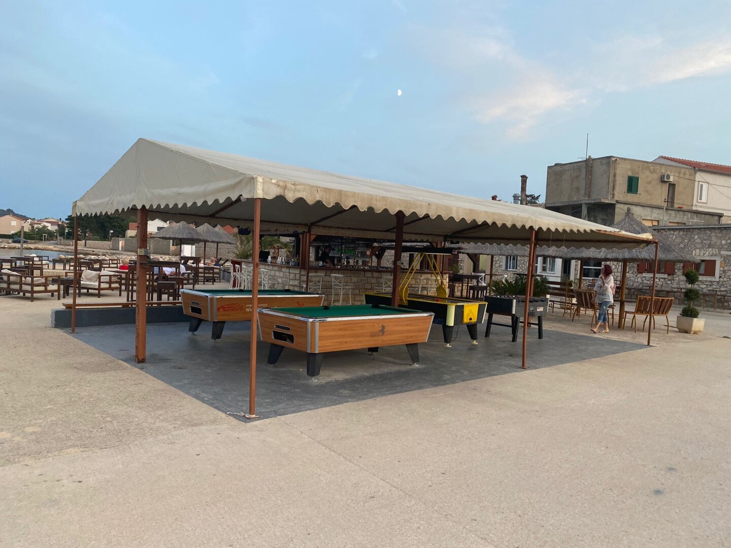 Luxuriöse, voll ausgestattete 4-Zimmer-Apartments/Terrasse/Garten/TG-Platz und Privatpool!