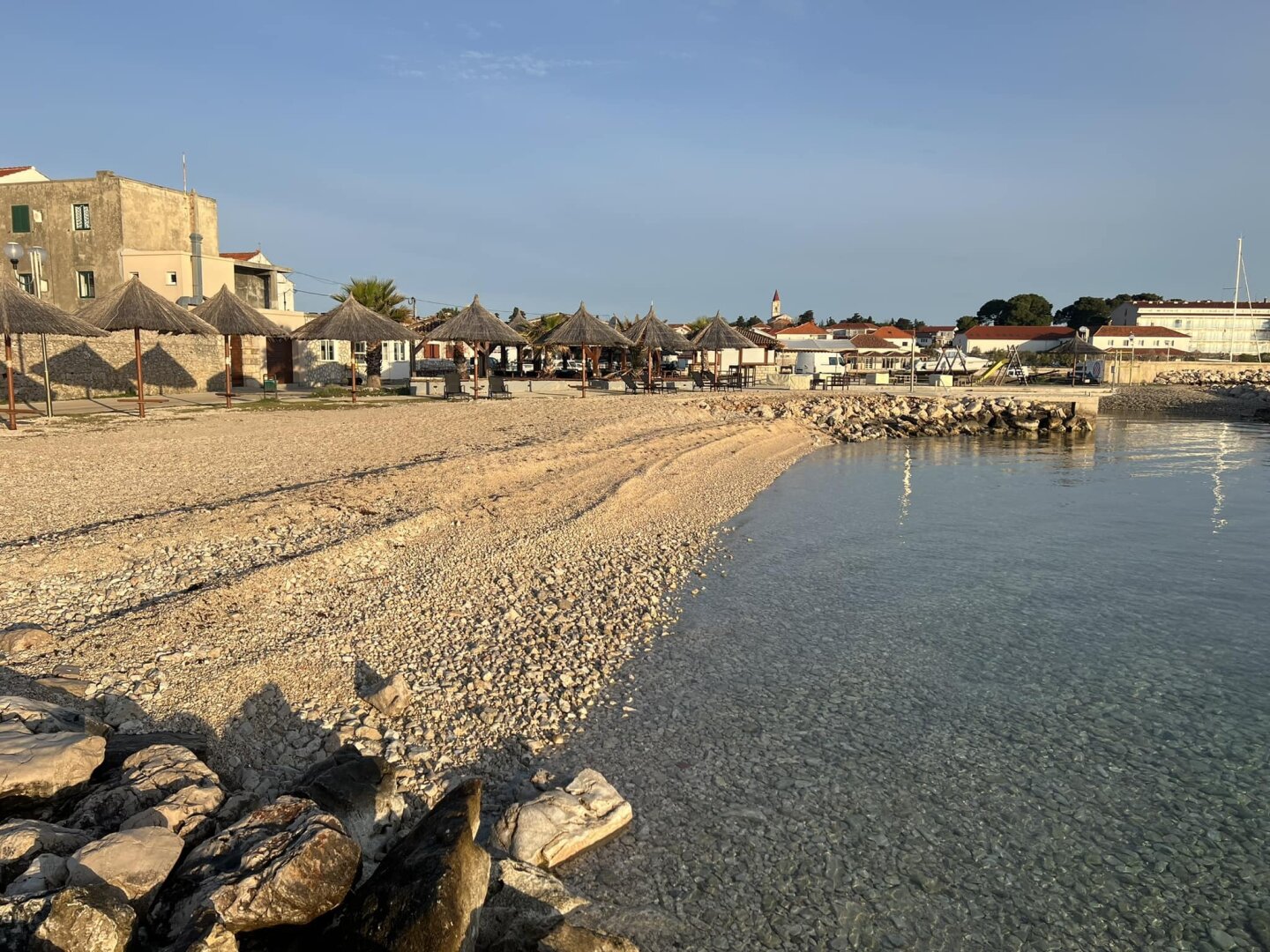 Luxuriöse, voll ausgestattete 4-Zimmer-Apartments/Terrasse/Garten/TG-Platz und Privatpool!