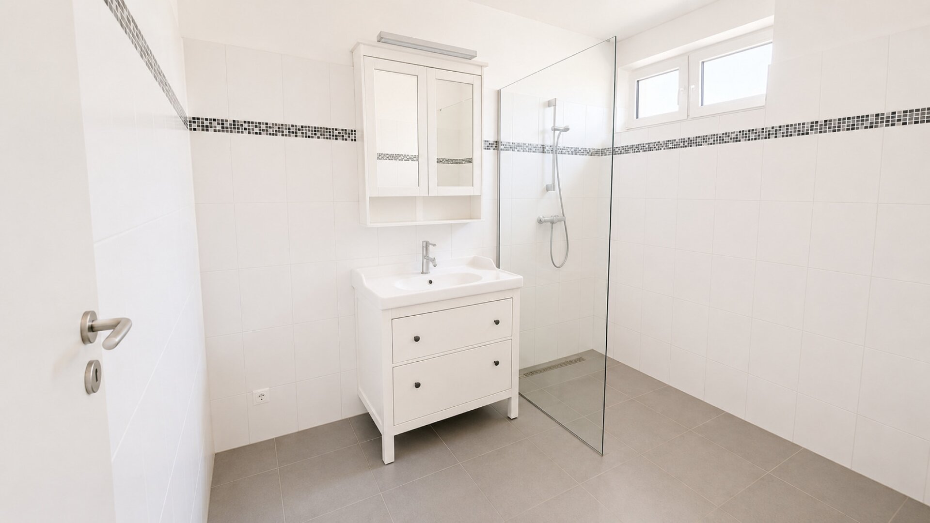 Helle 2-Zimmer-Wohnung mit Balkon, Parkplatz-möglich – auch ideal als WG