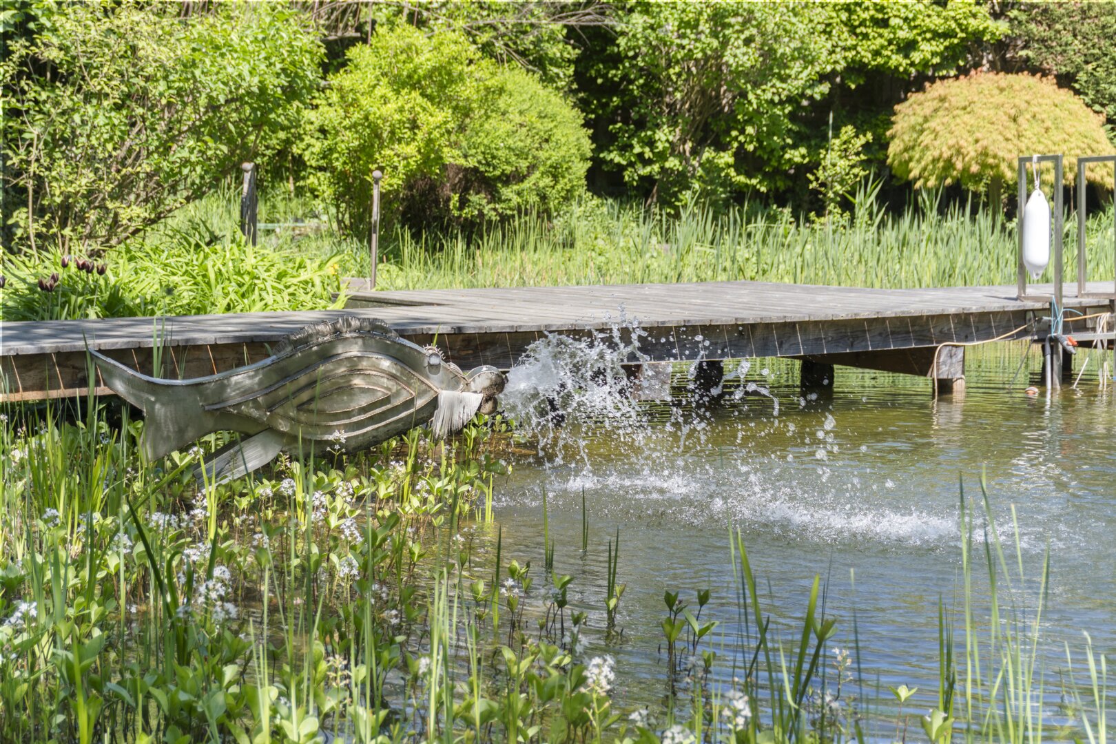 Ein verborgenes Refugium am Kreuzbergl – dort, wo Natur, Wasser und Architektur zu etwas Besonderem verschmelzen