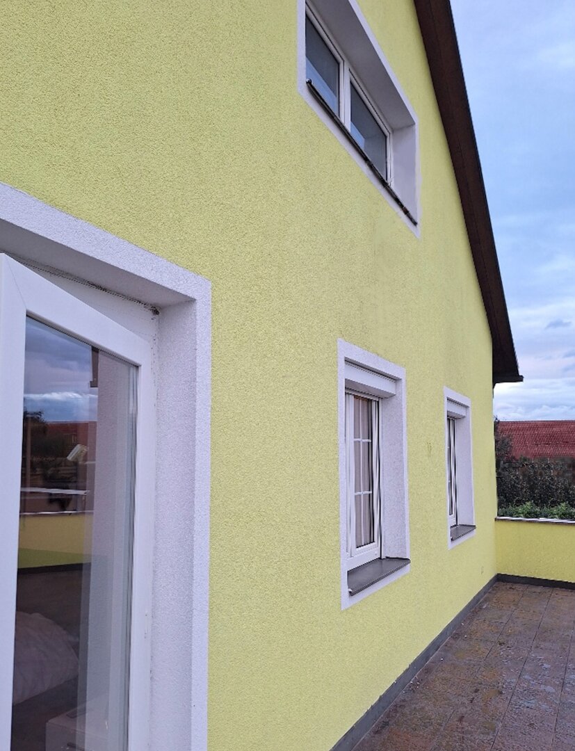 K3 - Platz für eine große Familie. Wohnhaus mit großem Garten. Neuwertig. Elegante und hochwertige Ausstattung. Wintergarten. Ruhige Lage. Ab sofort beziehbar.