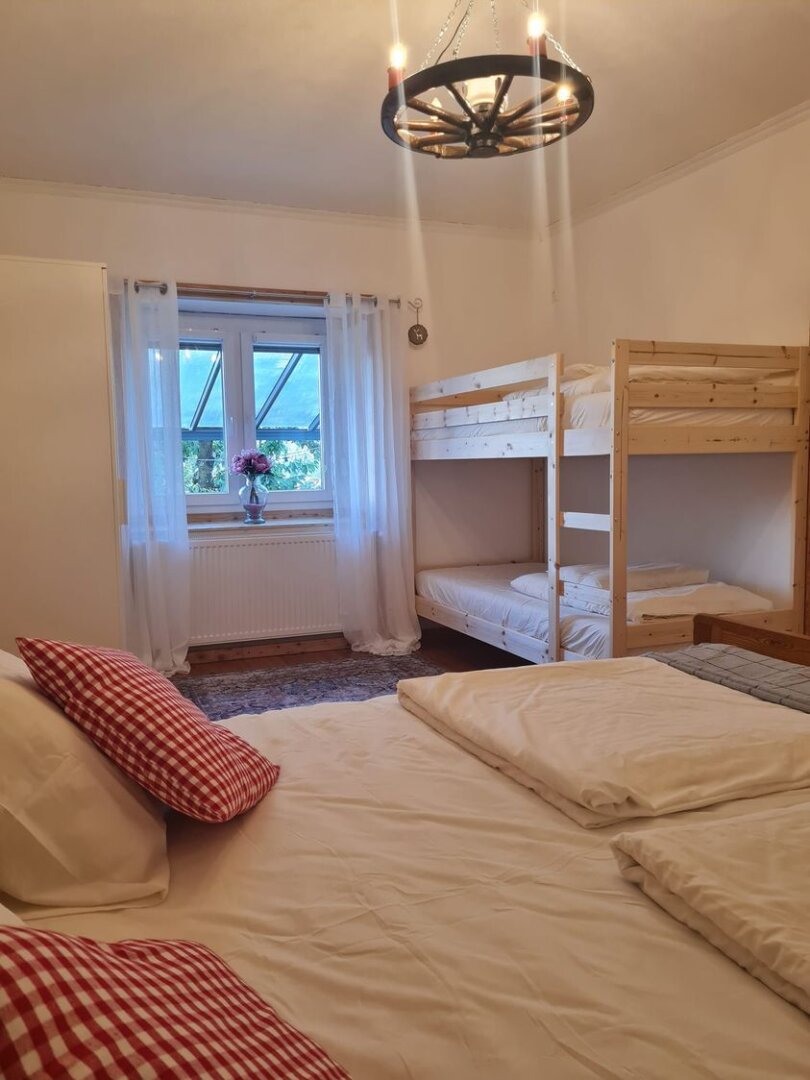K3 - Einfamilienhaus mit Einliegerwohnung, grossem Garten und Tenne