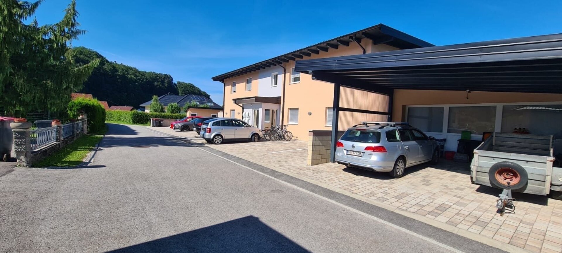 K3 präsentiert Wohnung mit Pool, Teich, Einliegerwohnung und Doppelcarport in absoluter Ruhelage