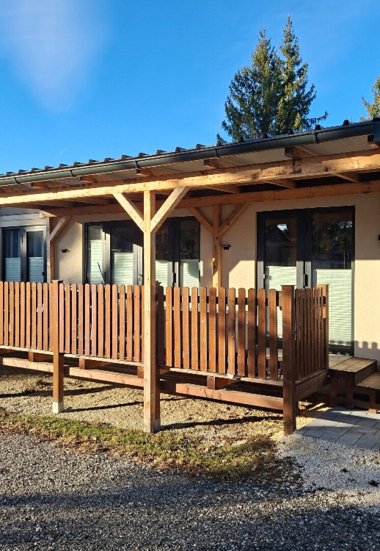K3 - MODUL-HAUS IN GEHOBENER BAUWEISE: Wohnfläche 41 m2, 2 Zimmer, große Terrasse und Carport. Ferienregion Klopeinersee.