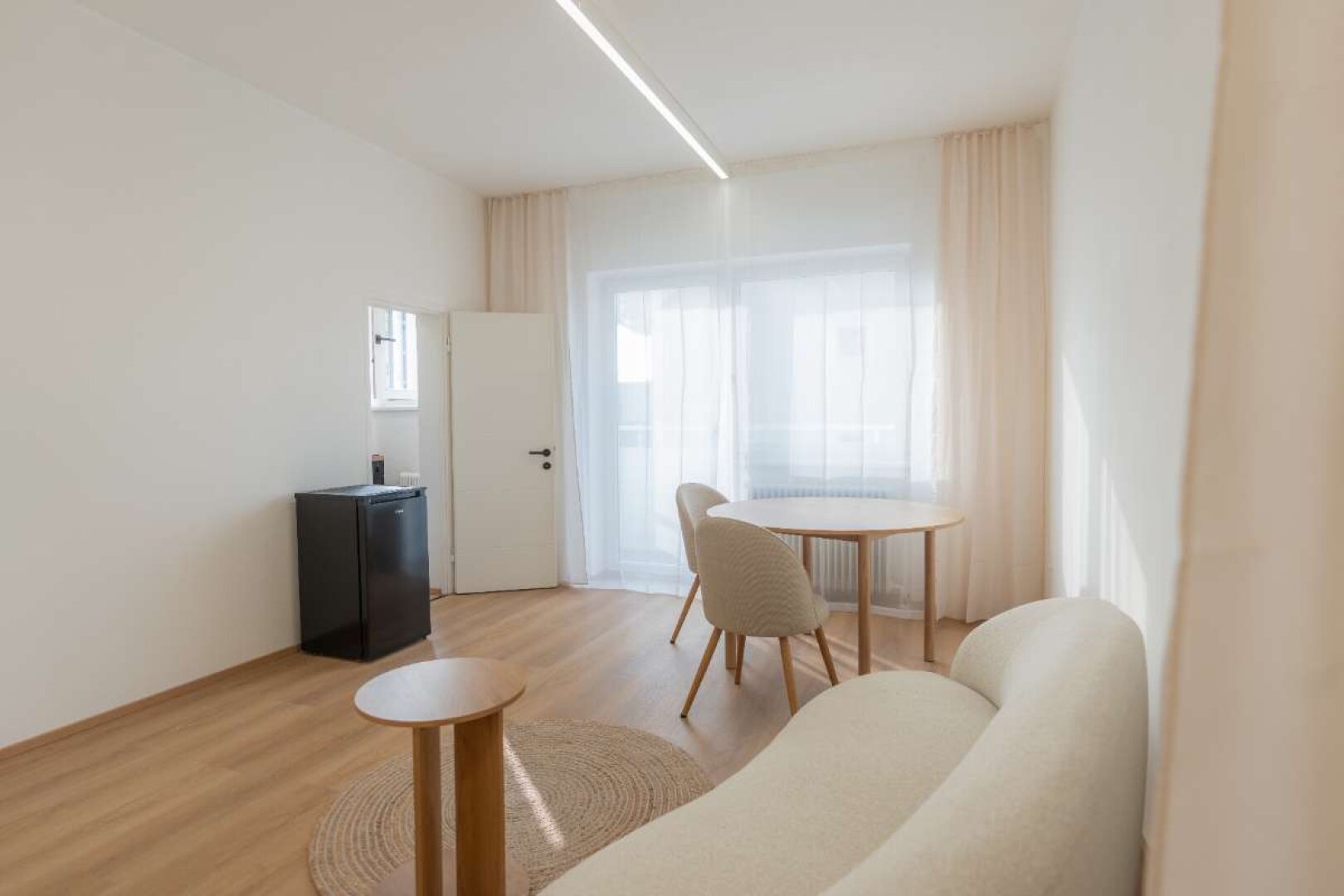K3 - Salzburg/Elisabeth-Vorstadt - Stilvoll modernisierte Garconniere mit durchdachtem Raumkonzept & Balkon – bezugsfertig möbliert!!!