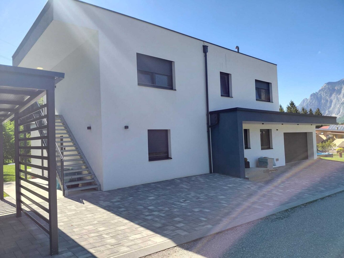 Modernes Neubauhaus mit 2 Appartements