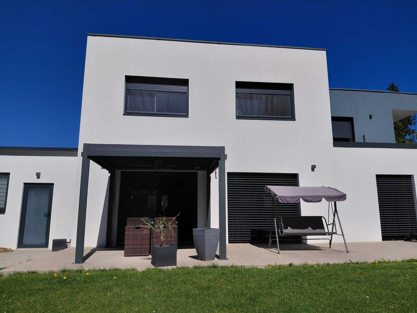 Modernes Neubauhaus mit 2 Appartements